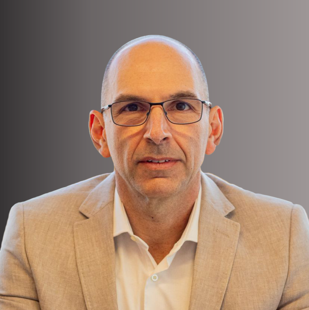 LUIS MACEDO